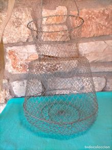 Antiquitäten: Trampa antigua para capturar peces o crustáceos cesto de metal rejilla plegable años 50-60